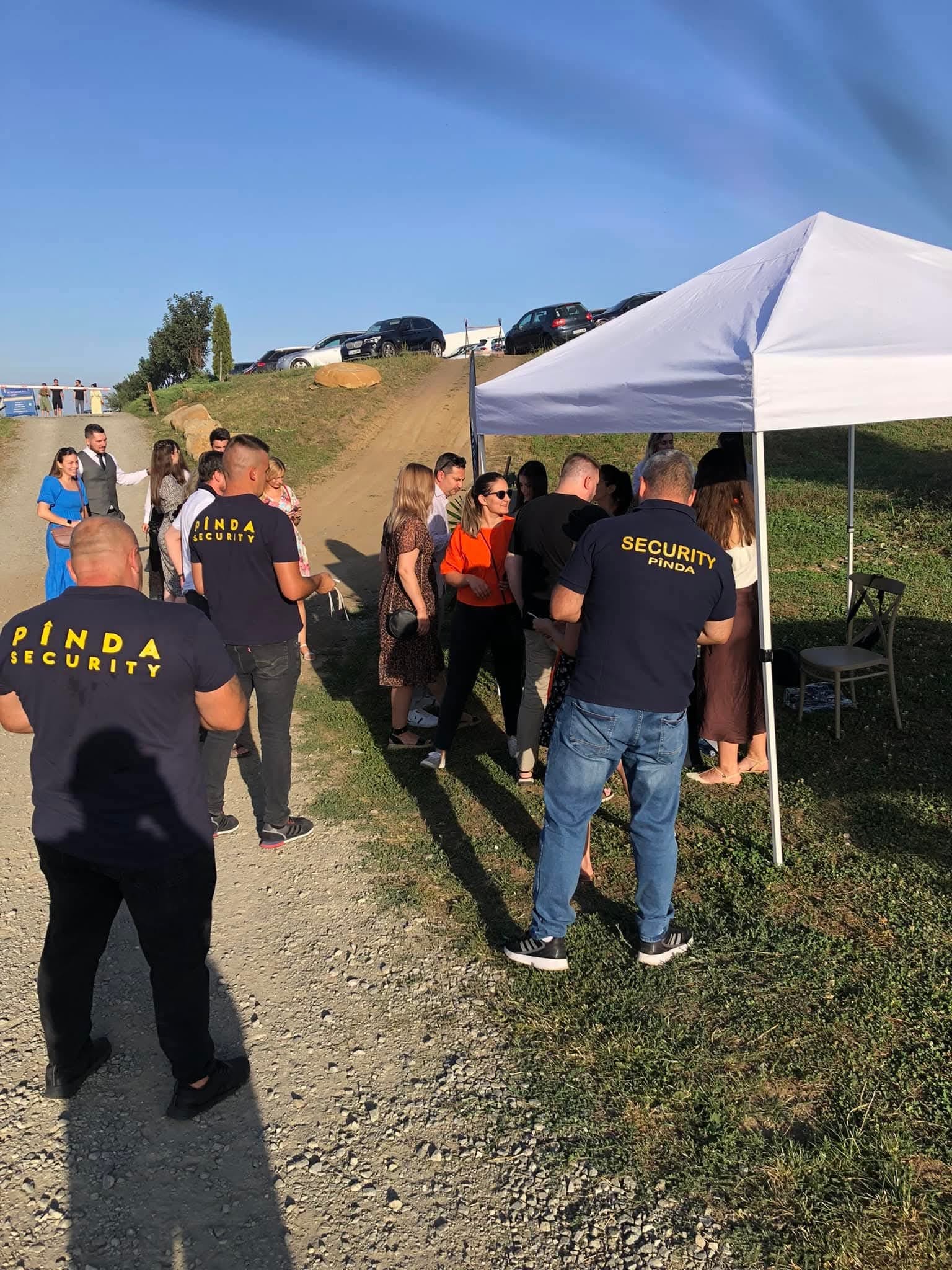 Dispecerat de monitorizare cu multiple ecrane